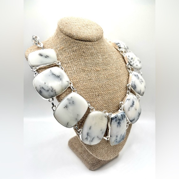Whiteish-Gray Dendritic Agate Gemstone Necklace 18”-19” - Picture 2 of 5